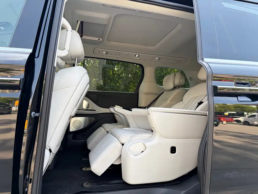 Voyah Dreamer PHEV 4 WD Distinguished Kunpeng