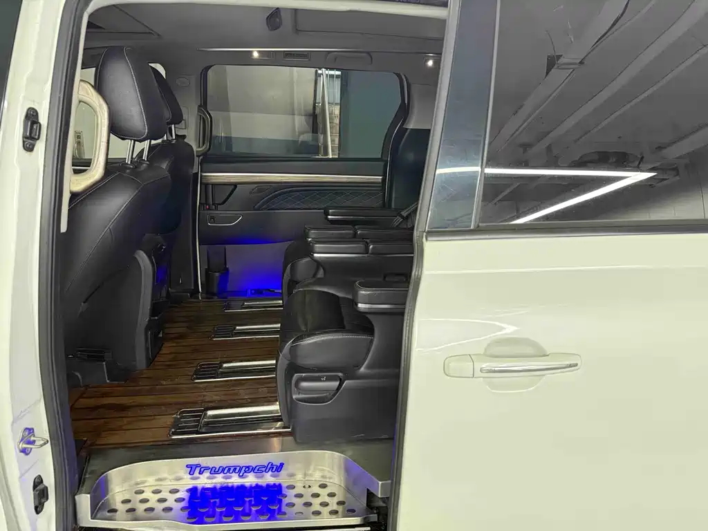 GAC Trumpchi M8 Navigator 390 T Distinguished