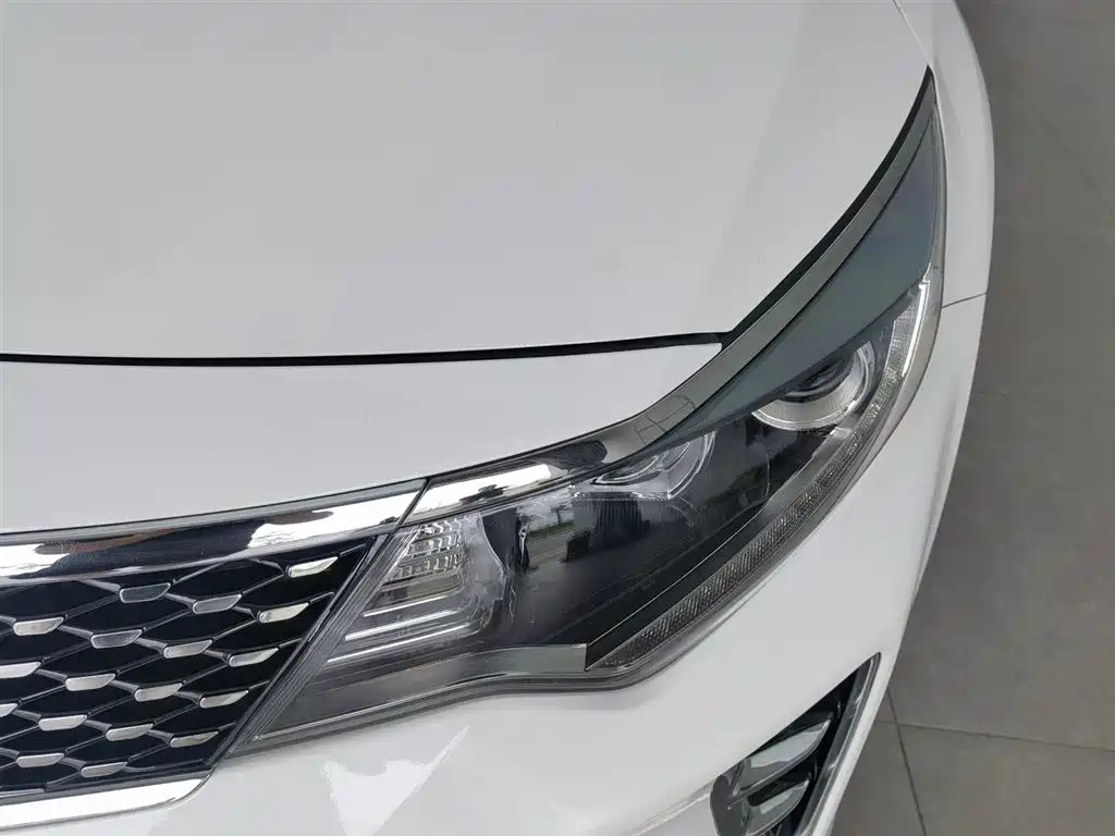 Kia K5 1.6 T Auto LUX