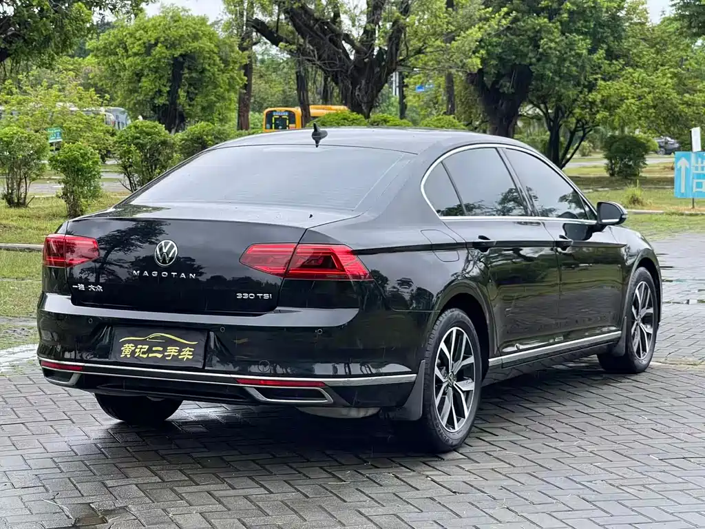 Magotan 330 TSI DSG Luxury