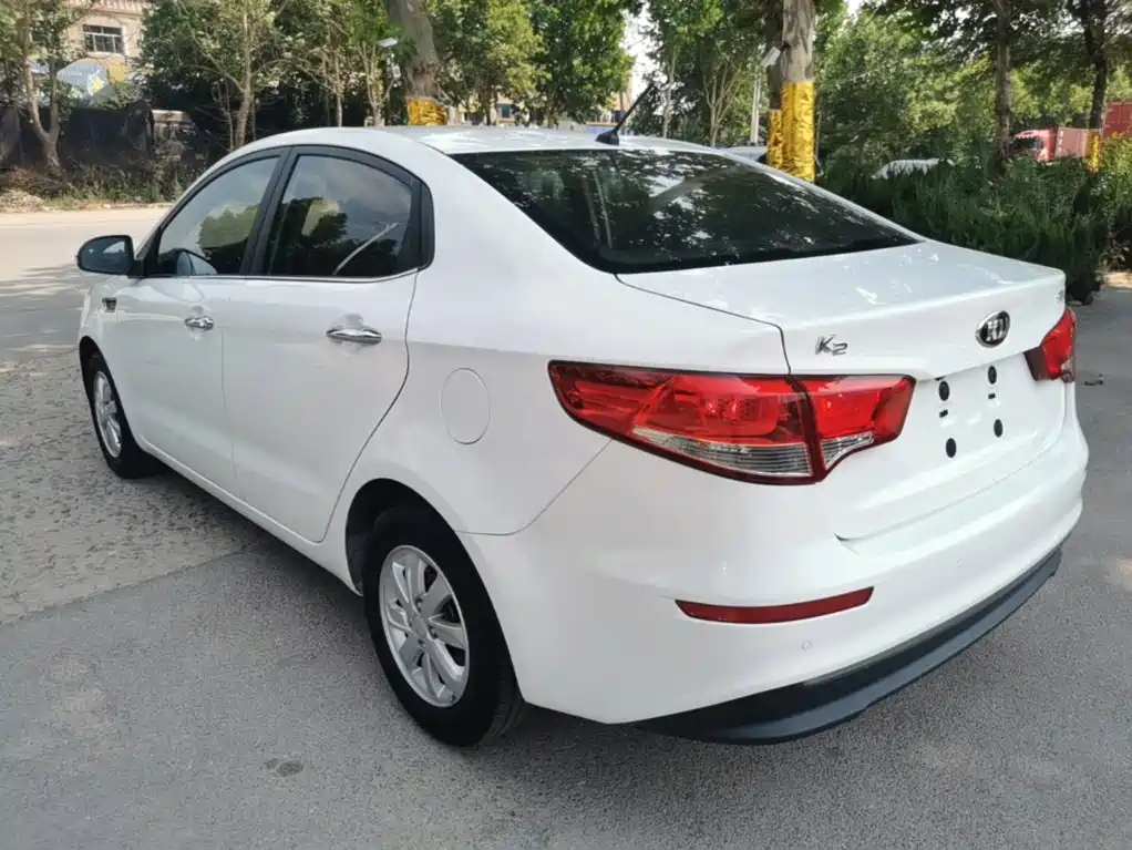 Kia K2 Sedan 1.4 L MT TOP