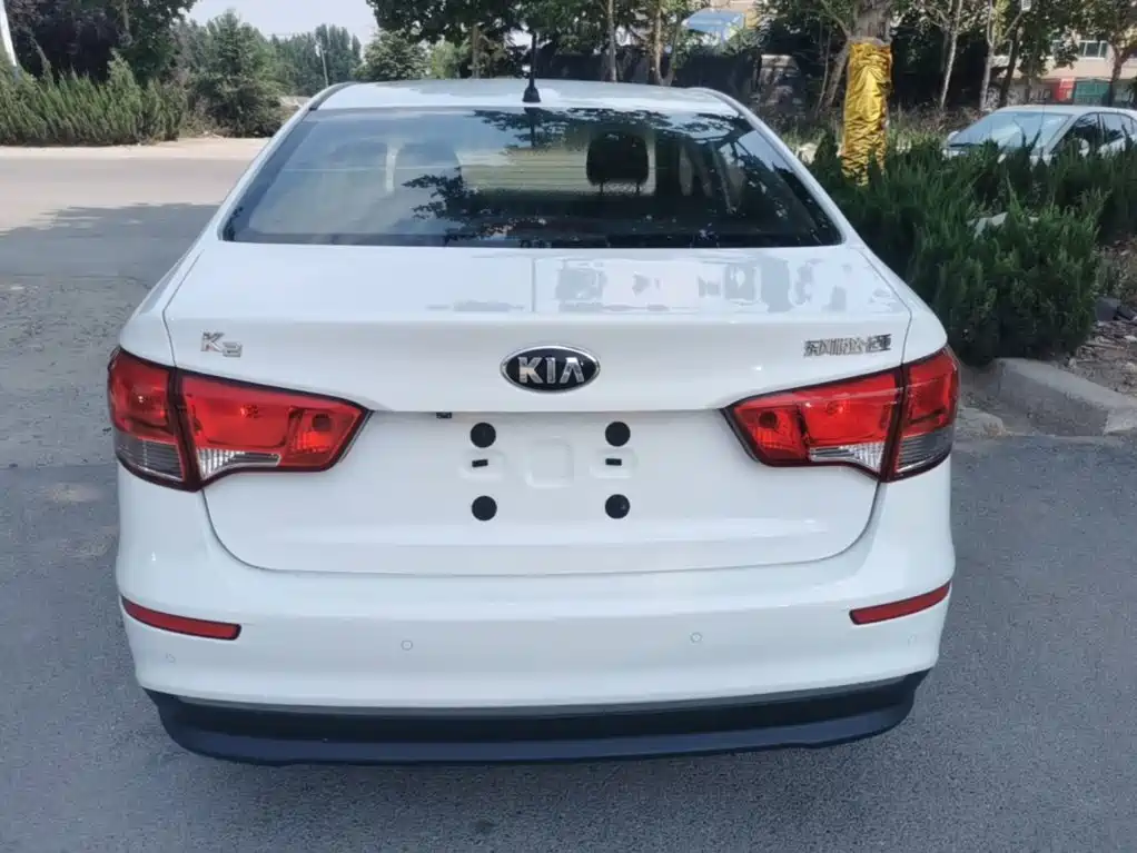 Kia K2 Sedan 1.4 L MT TOP