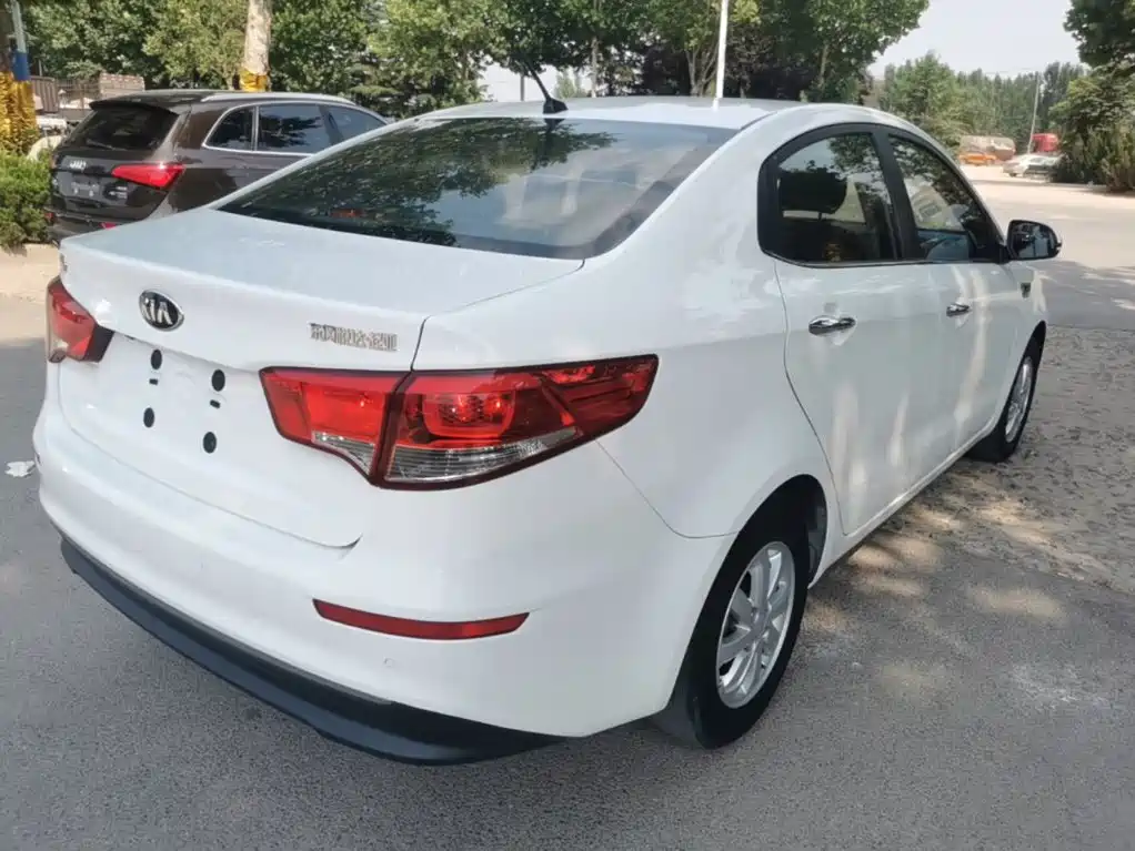 Kia K2 Sedan 1.4 L MT TOP