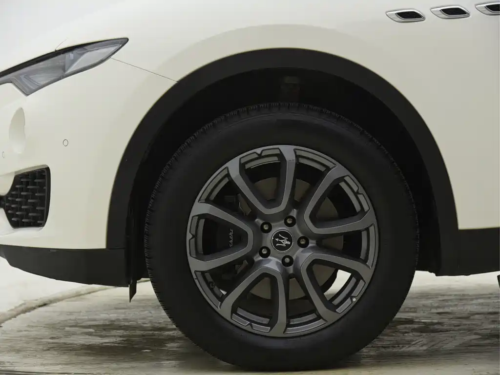 Levante 3.0 T Standard