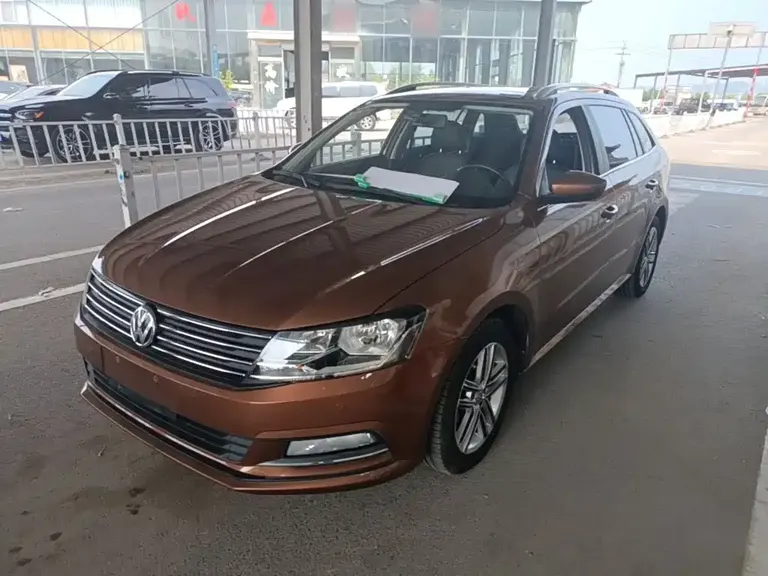 Volkswagen Gran Lavida 1.6 L Auto Comfort