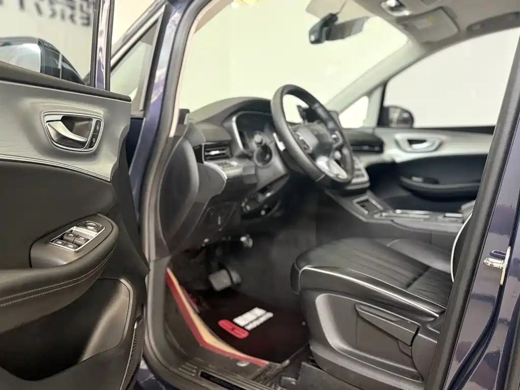 Roewe iMAX8 400 TGI Flagship