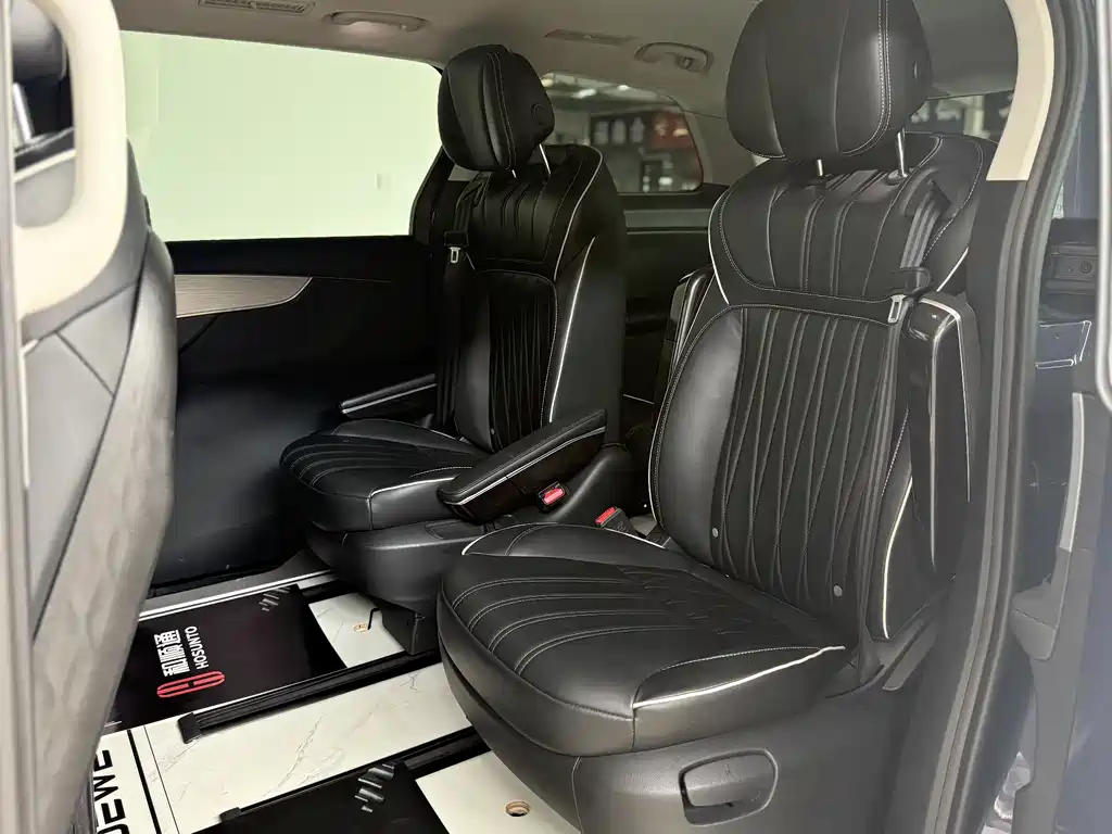 Roewe iMAX8 400 TGI Flagship