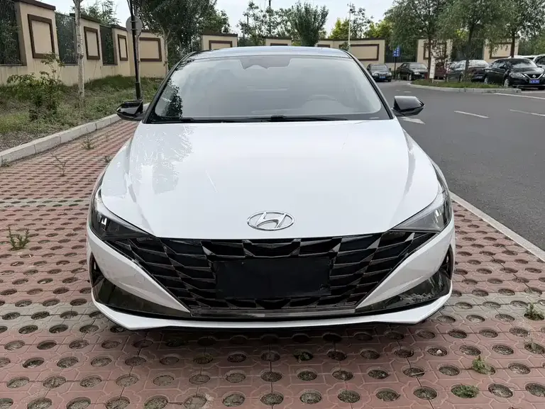 Hyundai Elantra 1.5 L CVT LUX Distinguished
