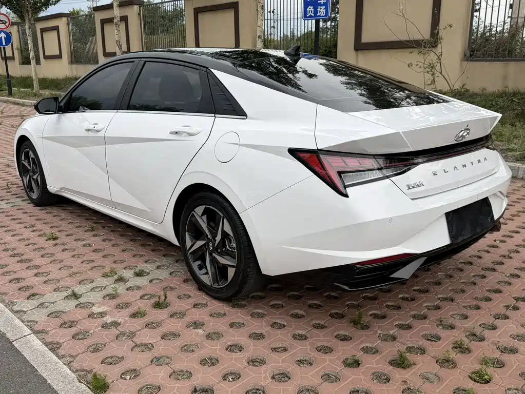 Elantra 1.5 L CVT LUX Distinguished
