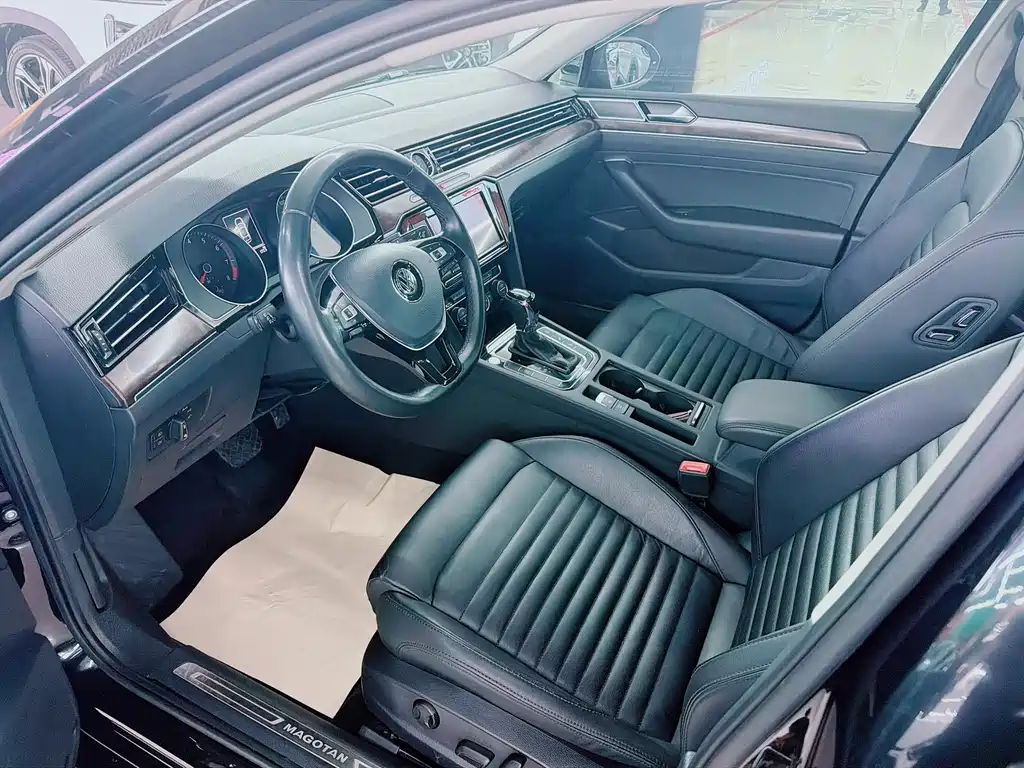 Magotan 330 TSI DSG Luxury CN-VI
