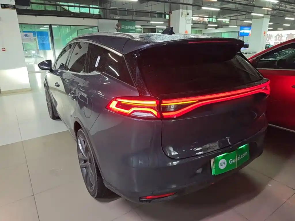 Tang NEV DM 2.0 T Full-time 4 WD Connected Pioneer Leading 7-seat CN-V