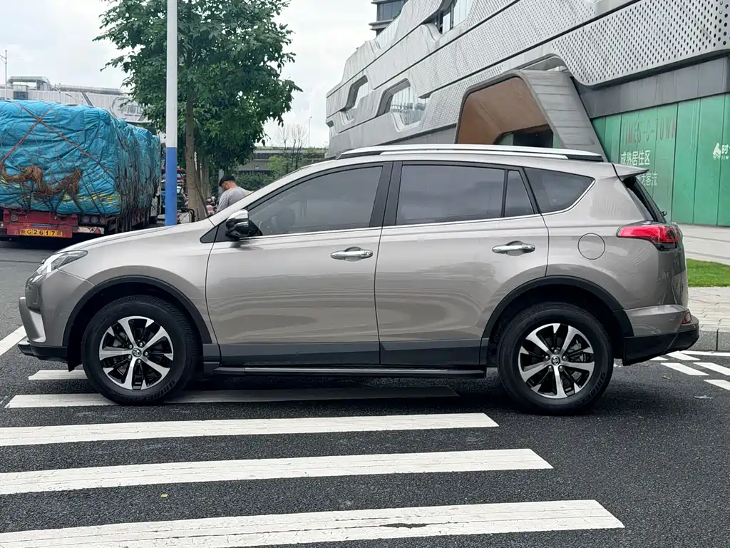 RAV4 2.0 L CVT 2 WD Style CN-V