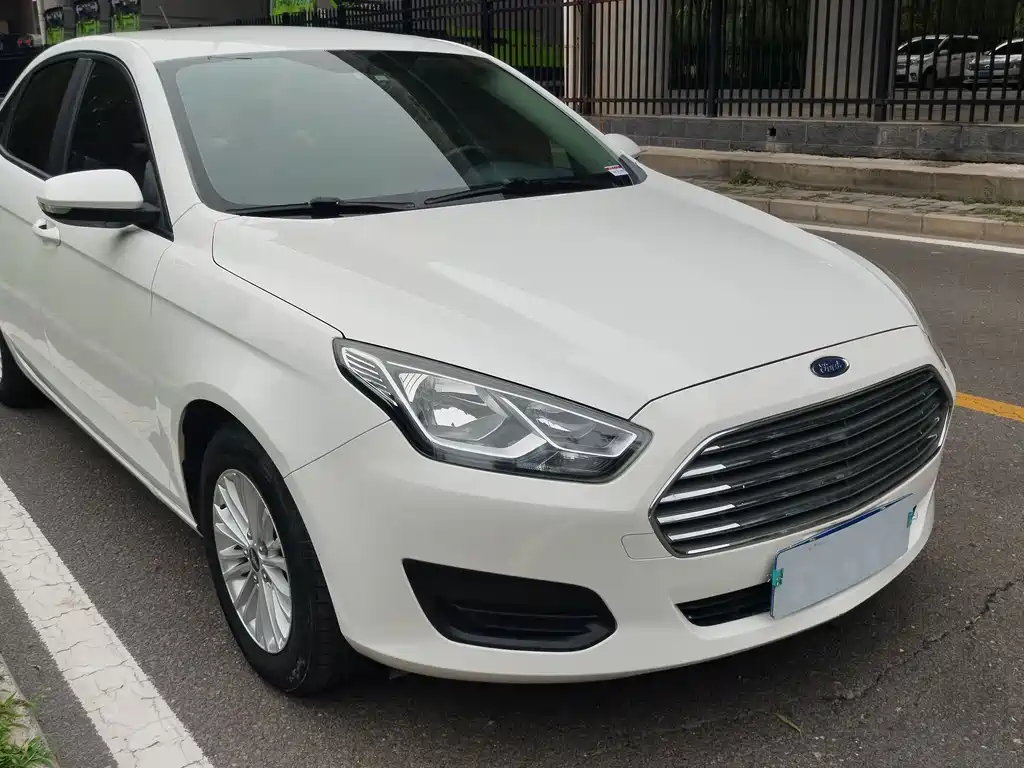 Escort Facelift 1.5 L Auto Comfort