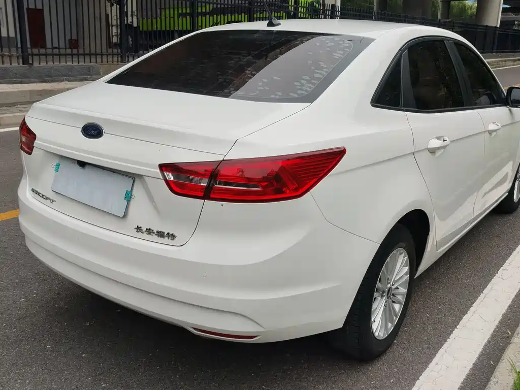 Escort Facelift 1.5 L Auto Comfort