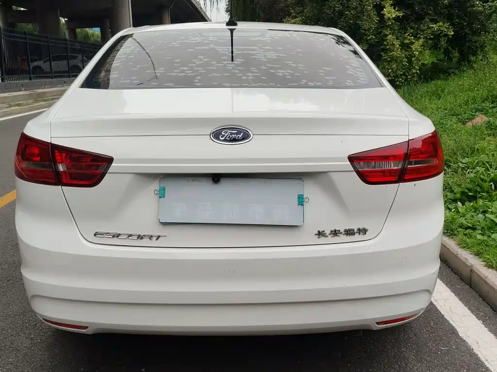 Escort Facelift 1.5 L Auto Comfort