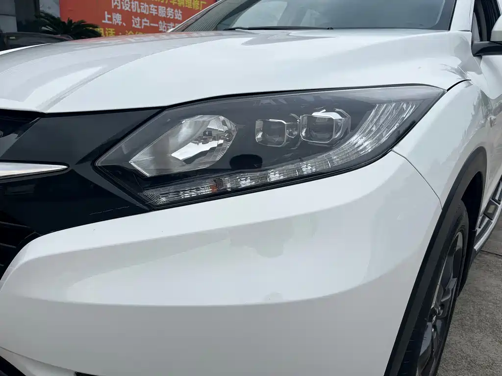 Vezel 1.8 L CVT 2 WD Pioneer