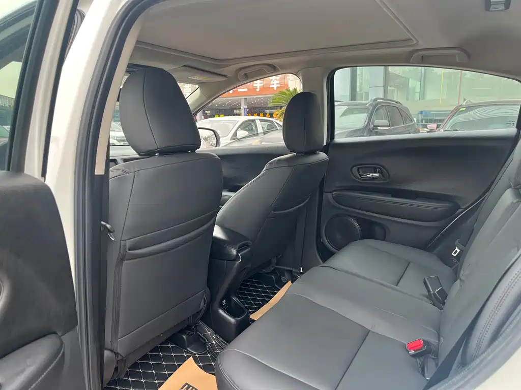 Vezel 1.8 L CVT 2 WD Pioneer