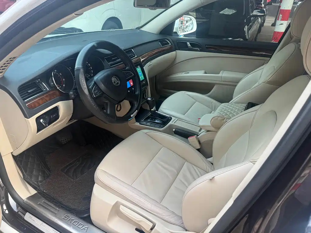 Superb 1.8 TSI Auto Noble