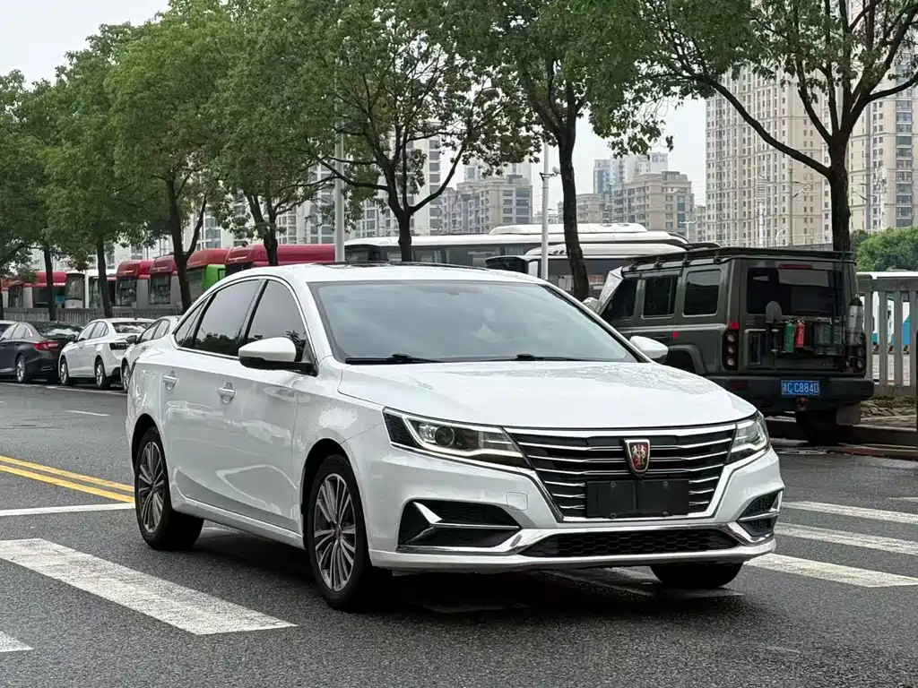 Roewe i6 Classic PLUS 1.6 L CVT 4 G Connected Glory Holographic