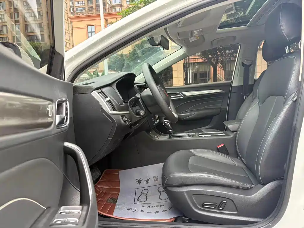 Roewe i6 Classic PLUS 1.6 L CVT 4 G Connected Glory Holographic