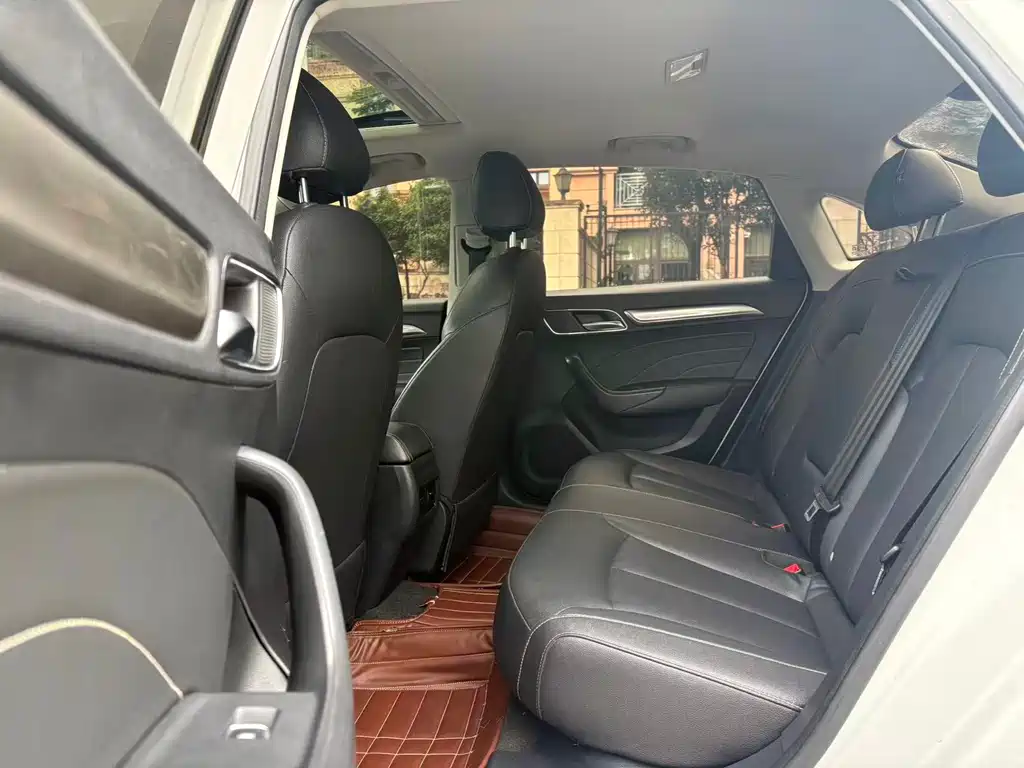 Roewe i6 Classic PLUS 1.6 L CVT 4 G Connected Glory Holographic