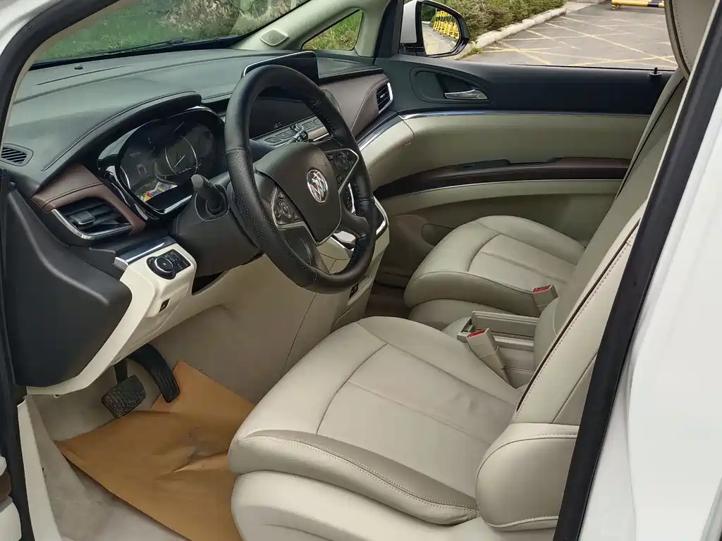 Buick GL8 Land Official Cabin 652 T Luxury