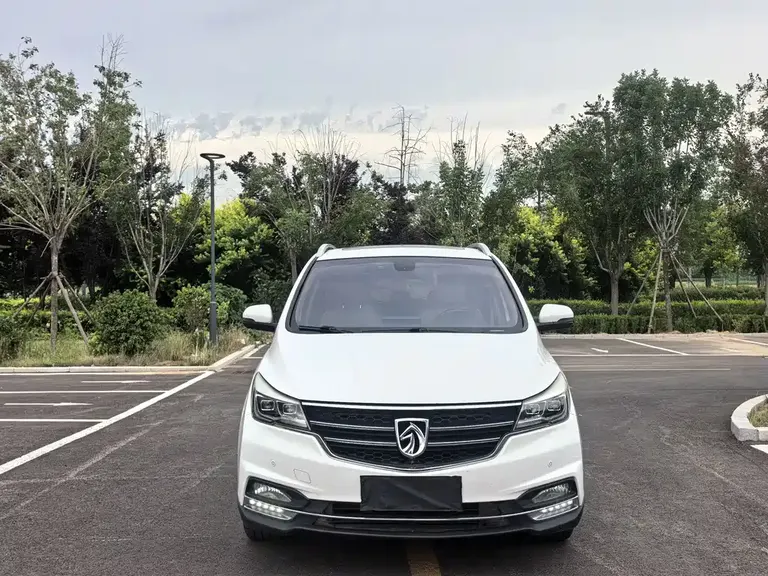 Baojun 730 1.8 L iAMT Premium 7-seat