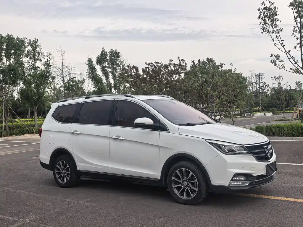 Baojun 730 1.8 L iAMT Premium 7-seat
