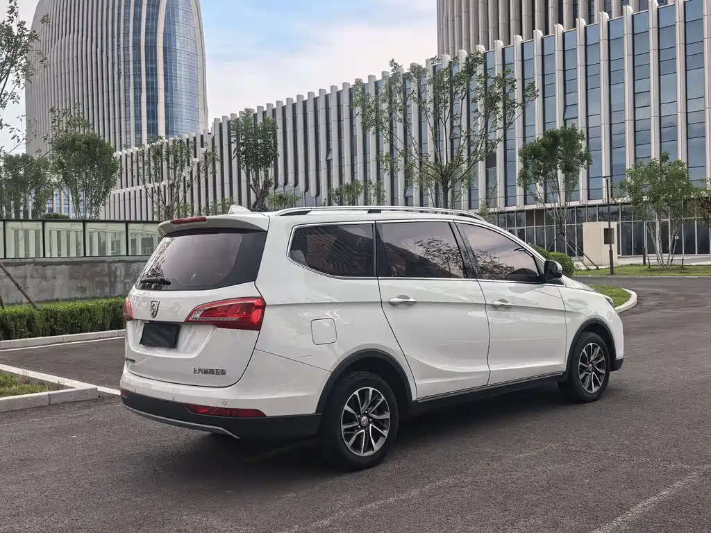Baojun 730 1.8 L iAMT Premium 7-seat