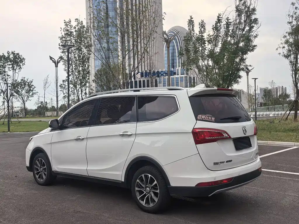 Baojun 730 1.8 L iAMT Premium 7-seat