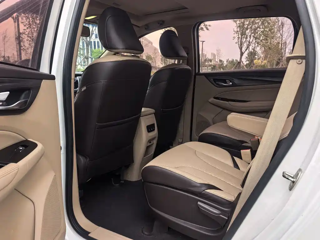 Baojun 730 1.8 L iAMT Premium 7-seat