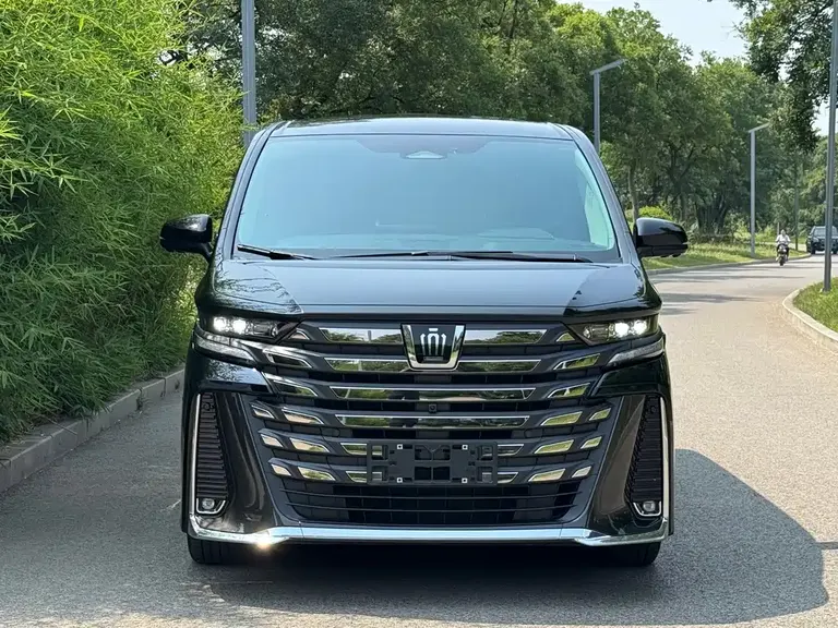 Toyota Vellfire Crown Dual Engine 2.5 L Supreme Executive