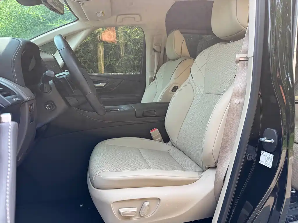 Vellfire Crown Dual Engine 2.5 L Supreme Executive