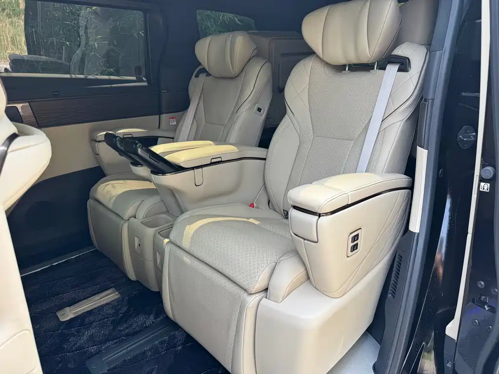 Vellfire Crown Dual Engine 2.5 L Supreme Executive