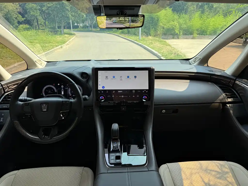 Vellfire Crown Dual Engine 2.5 L Supreme Executive