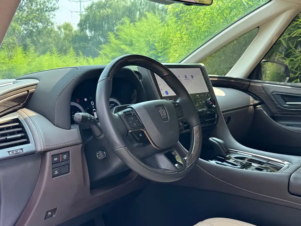 Vellfire Crown Dual Engine 2.5 L Supreme Executive