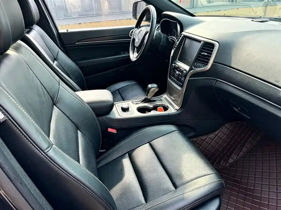 Grand Cherokee (Import) 3.0 L Elite Navigation