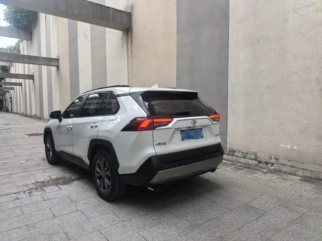 RAV4 2.0 L CVT 2 WD Style Plus