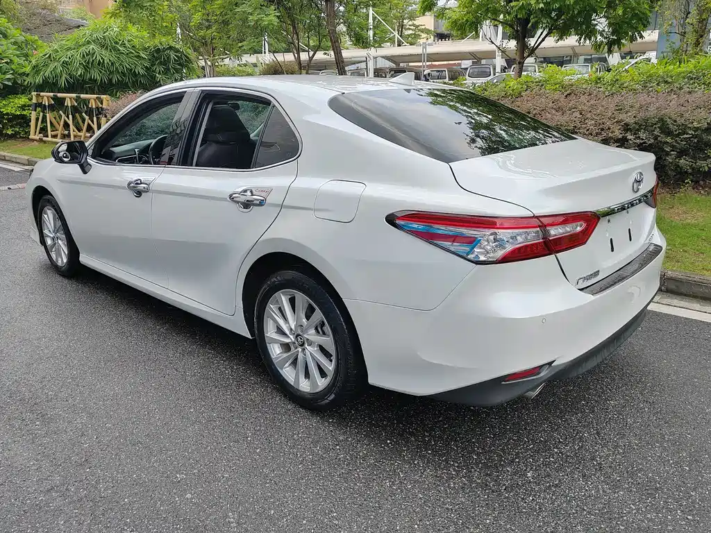 Camry 2.0 G Luxury