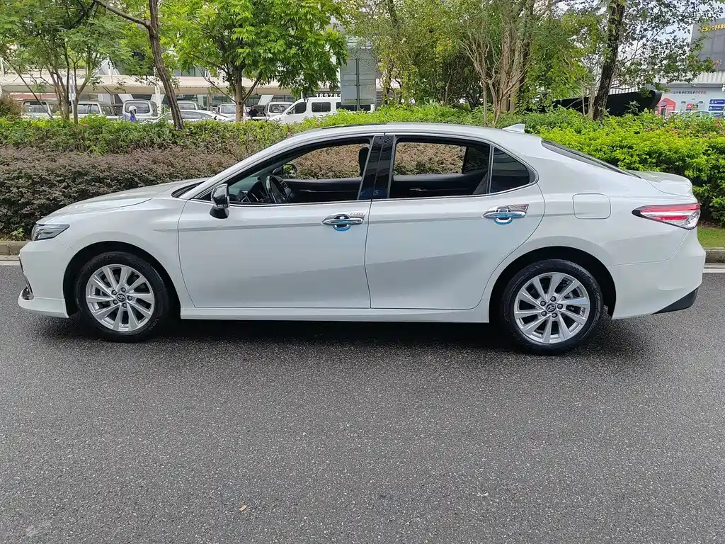 Camry 2.0 G Luxury