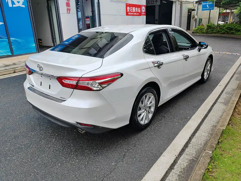 Camry 2.0 G Luxury