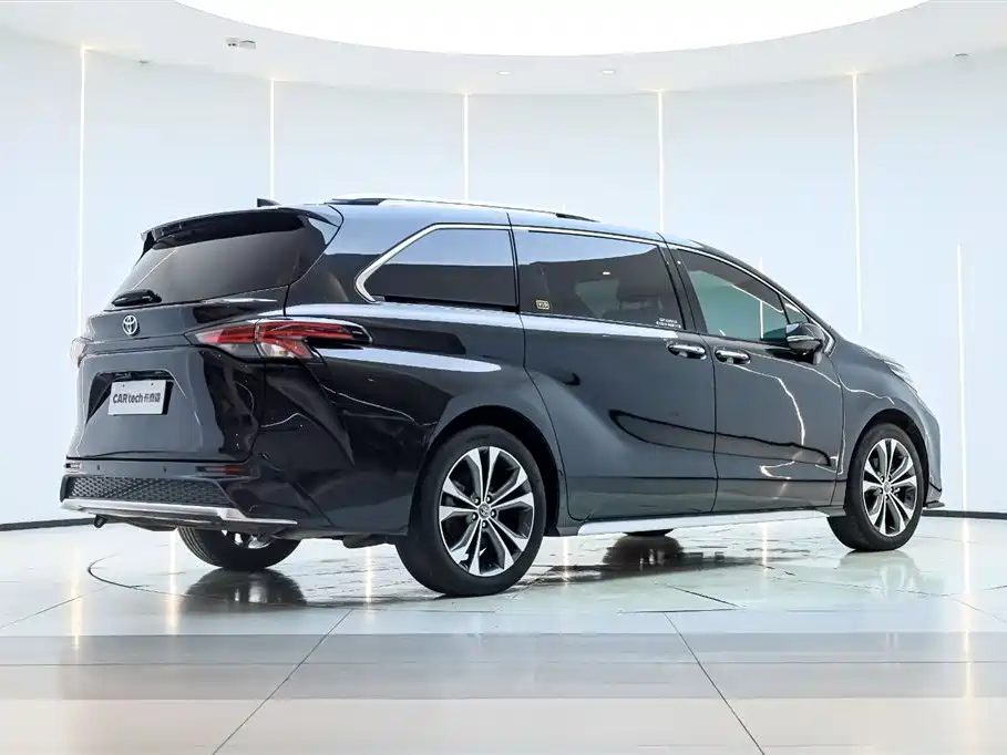 Granvia 2.5 L Hybrid Flagship VIP