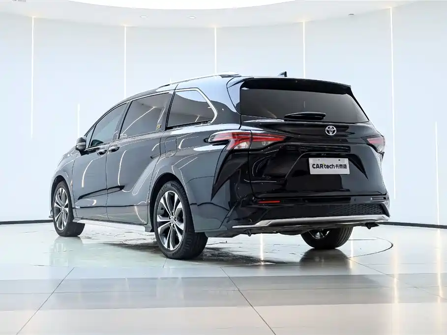 Granvia 2.5 L Hybrid Flagship VIP