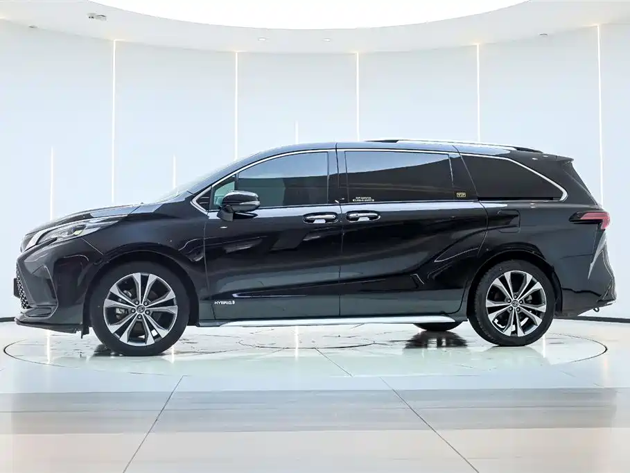 Granvia 2.5 L Hybrid Flagship VIP