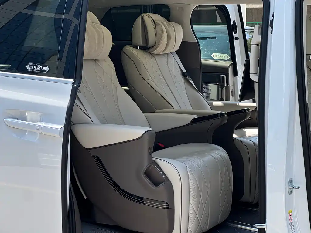 Denza D9 DM-i 970 4 WD Flagship