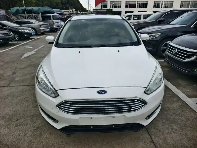 Ford Focus Sedan 1.6 L Auto Style Smart Travel