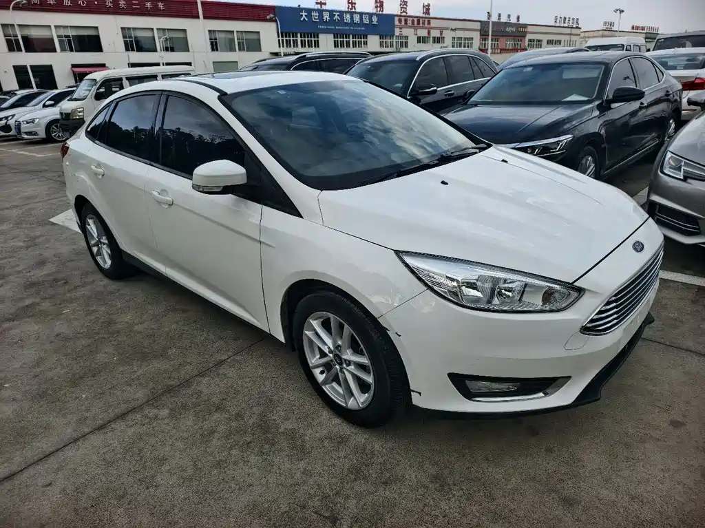Focus Sedan 1.6 L Auto Style Smart Travel