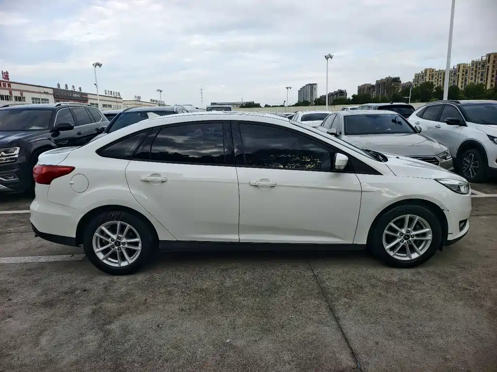 Focus Sedan 1.6 L Auto Style Smart Travel