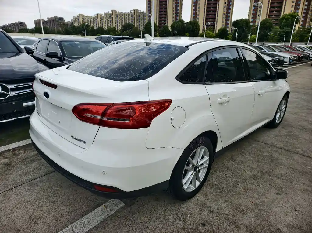 Focus Sedan 1.6 L Auto Style Smart Travel