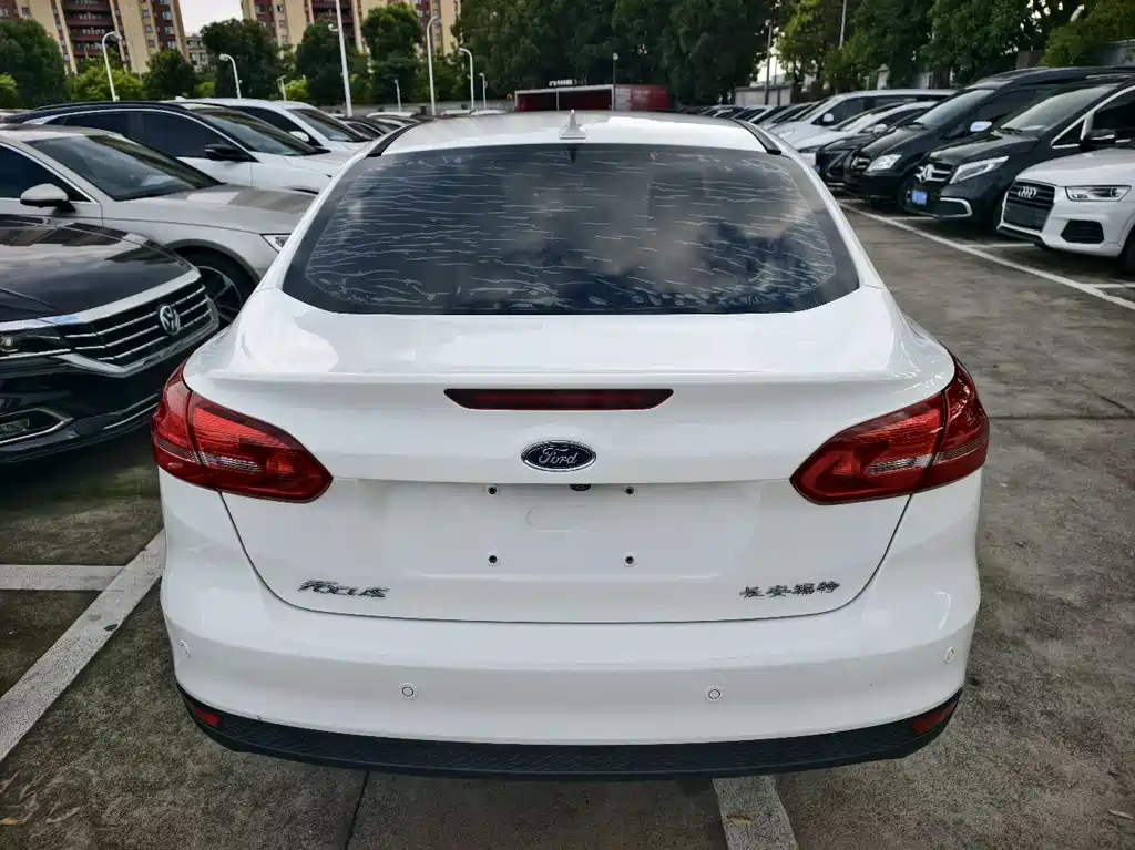 Focus Sedan 1.6 L Auto Style Smart Travel